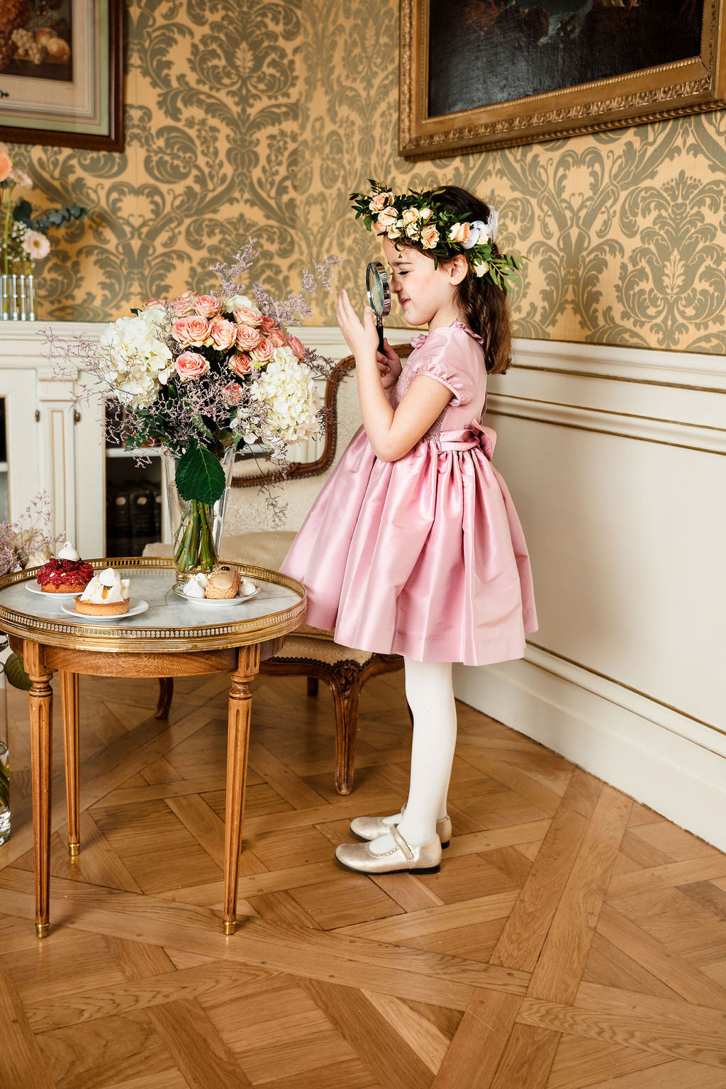 Astrid Robe en soie rose, smocks et broderie1